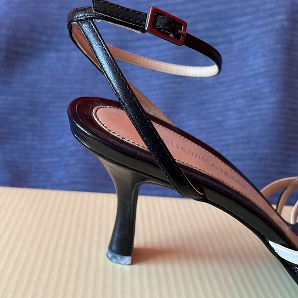 BNWT Black and White Strappy 2” sandal - Picture 3 of 5